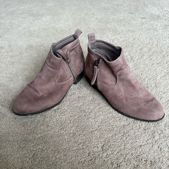 Arizona Jean Company Shoes - Women’s Arizona bootie boots 6
